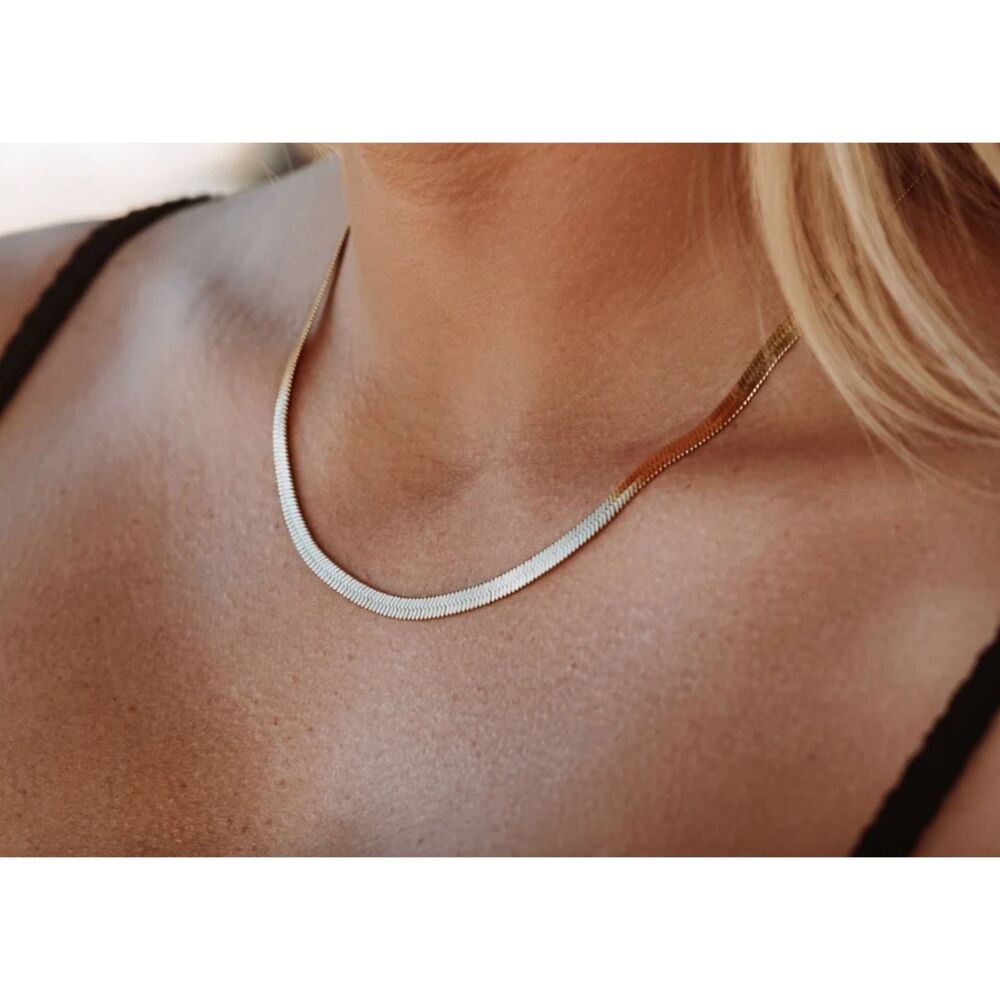 Classic 18K Gold 4mm Herringbone Choker Necklace